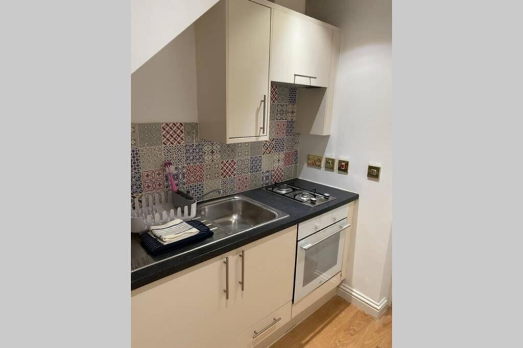 צ'יצ'סטר City Centre Entire Studio Apartment מראה חיצוני תמונה